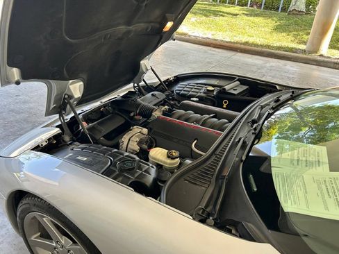Used 2000 Chevrolet Corvette Coupe w/ Roof Pkg RWD image 10