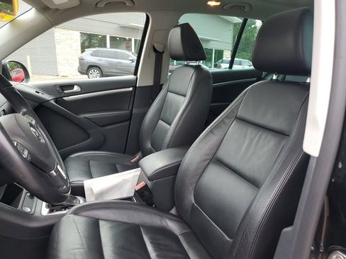 Used 2013 Volkswagen Tiguan SEL FWD image 16