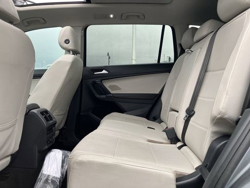 Used 2020 Volkswagen Tiguan SE w/ Panoramic Sunroof Package AWD/4WD image 30
