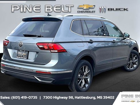 Used 2022 Volkswagen Tiguan SE FWD image 11
