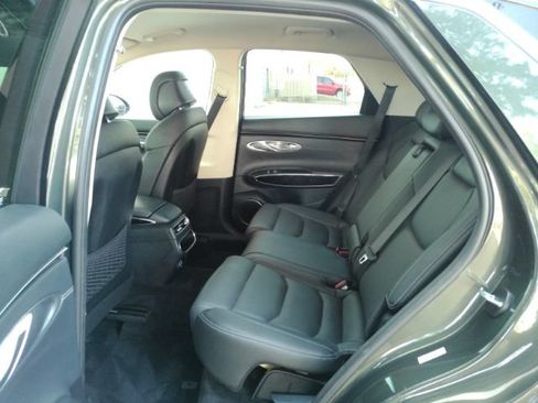 Used 2025 Genesis GV70 2.5T AWD/4WD image 17