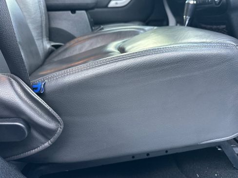 Used 2017 Jeep Wrangler Unlimited Rubicon w/ Connectivity Group image 22