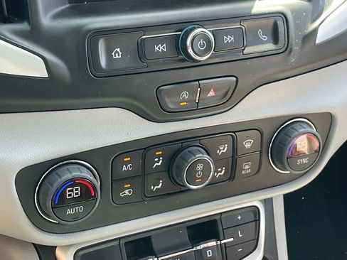 Used 2023 GMC Terrain SLE w/ Driver Convenience Package image 9