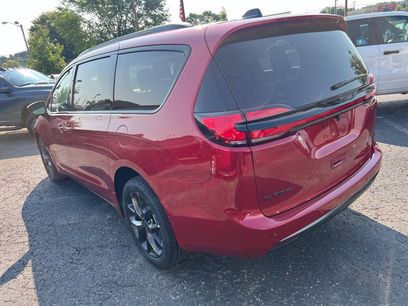 New 2027 Chrysler Pacifica Select