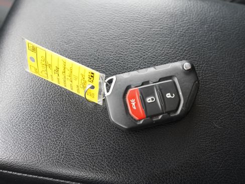 Used 2025 Jeep Wrangler Unlimited Rubicon AWD/4WD image 27