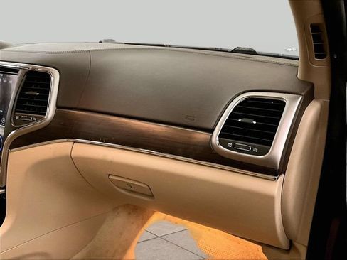 Used 2018 Jeep Grand Cherokee Overland AWD/4WD image 16