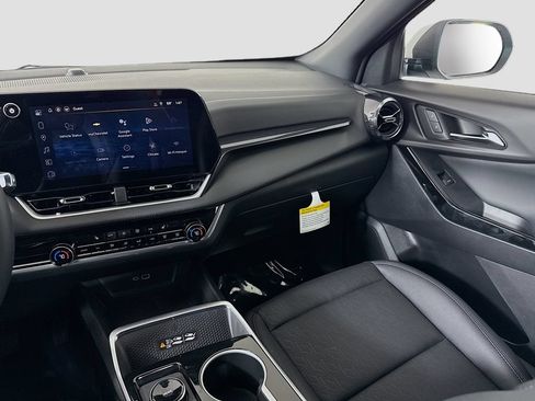 New 2026 Chevrolet Equinox LT w/ Convenience Package II FWD image 22