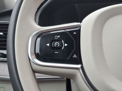 Certified 2024 Volvo XC90 B6 Ultimate w/ Protection Package Premier image 24