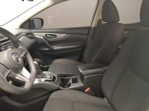 Used 2021 Nissan Rogue Sport S image 17