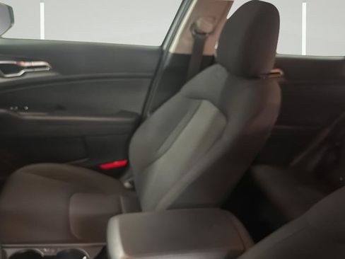 Used 2025 Kia Sportage LX image 29