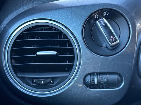 Used 2013 Volkswagen Beetle 2.5 image 26