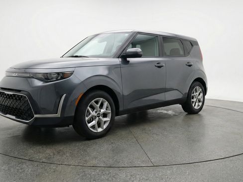 Used 2025 Kia Soul LX w/ LX Technology Package image 3