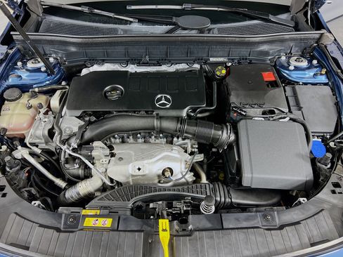 Used 2023 Mercedes-Benz GLB 250 w/ Premium Package image 31