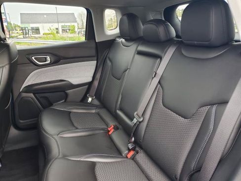 Used 2022 Jeep Compass Latitude AWD/4WD image 23