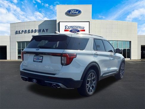 Used 2025 Ford Explorer Platinum w/ Ultimate Package image 6