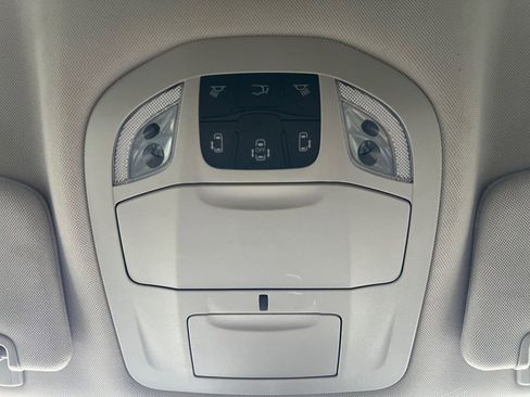 Used 2024 Chrysler Pacifica Select image 38