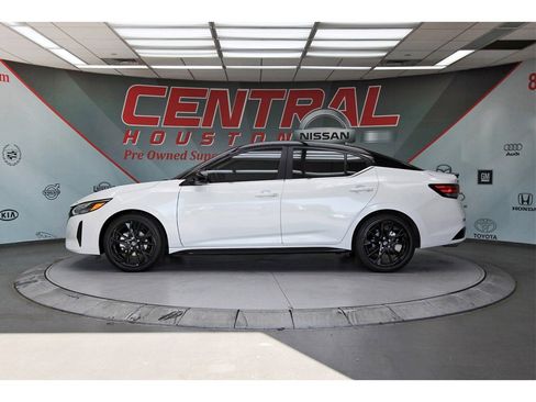 Used 2025 Nissan Sentra SR w/ Midnight Edition image 3