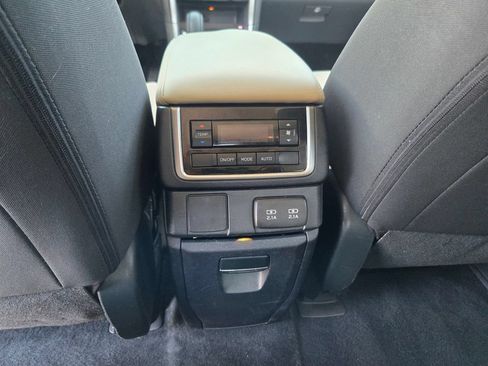 Used 2022 Subaru Ascent Premium w/ Convenience Package AWD/4WD image 13