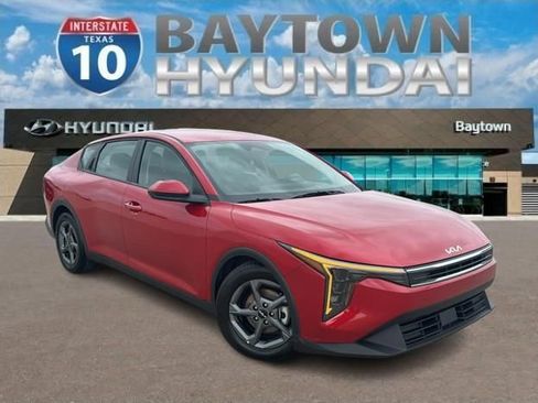 Used 2025 Kia K4 LXS image 1