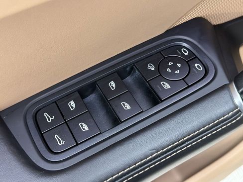 Used 2022 Porsche Cayenne Platinum Edition AWD/4WD image 21