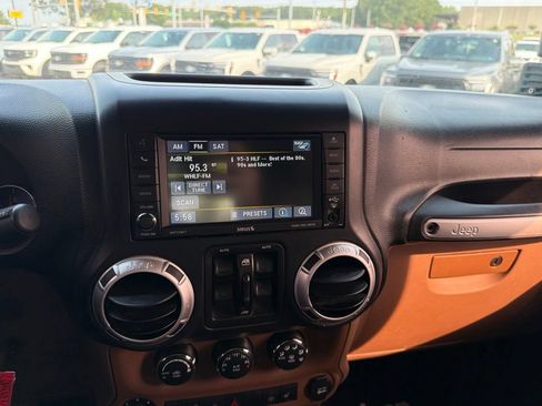 Used 2013 Jeep Wrangler Unlimited Rubicon w/ Connectivity Group AWD/4WD image 26