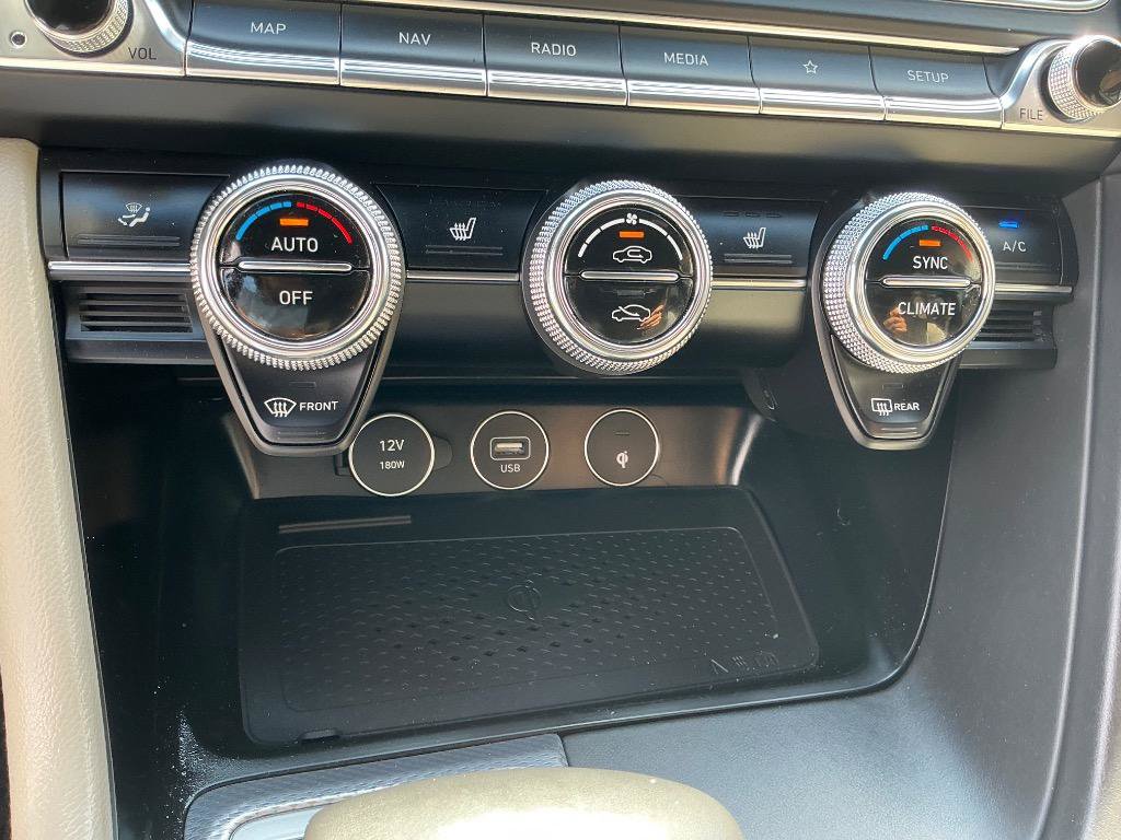 Used 2022 Genesis G70 2.0T w/ Prestige Package RWD image 22