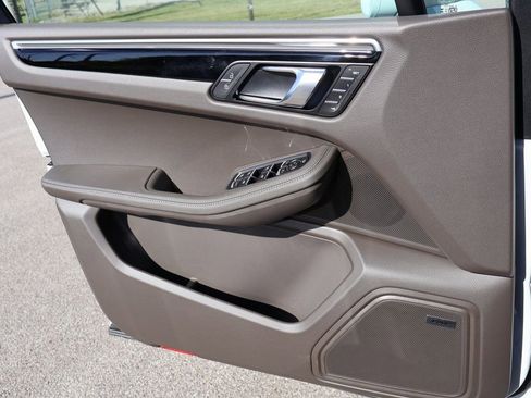 New 2026 Porsche Macan image 33