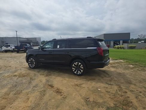 Used 2025 Ford Expedition Max Platinum w/ Driver's Package AWD/4WD image 5