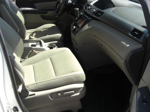 Used 2015 Honda Odyssey Touring image 16