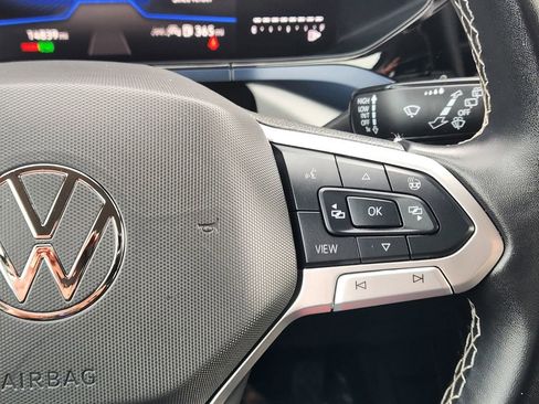 Certified 2024 Volkswagen Taos SE image 19