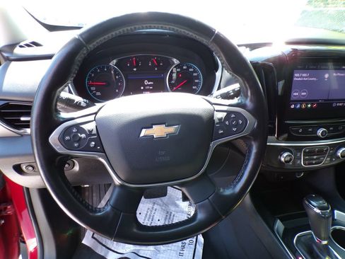 Used 2020 Chevrolet Traverse LT w/ Driver Confidence II Package AWD/4WD image 12
