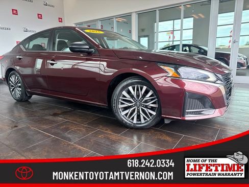 Used 2025 Nissan Altima 2.5 SV FWD image 1