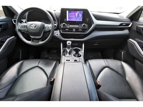 Used 2023 Toyota Highlander XLE FWD image 10