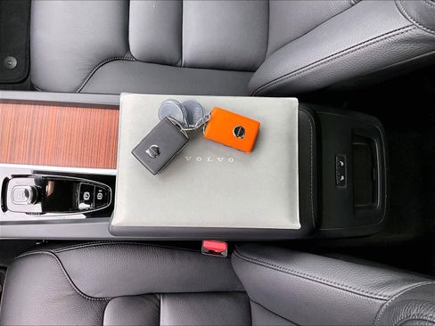 Used 2025 Volvo V60 B5 Cross Country Plus image 13