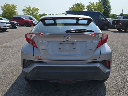 Used 2019 Toyota C-HR Limited FWD image 6