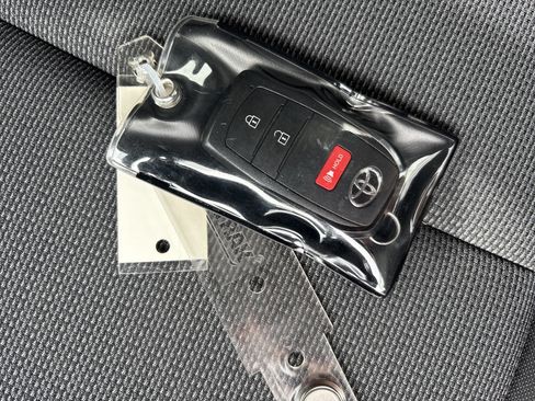Used 2025 Toyota Prius LE FWD image 33