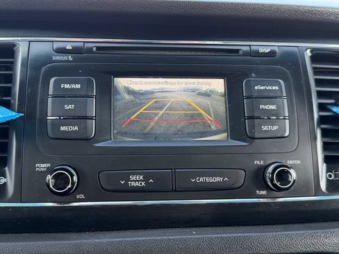 Used 2016 Kia Sedona LX w/ LX Convenience Package FWD image 23