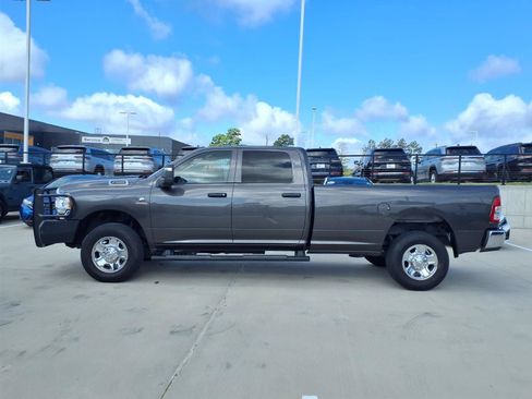 Used 2024 RAM 2500 Tradesman w/ Chrome Appearance Group AWD/4WD image 9