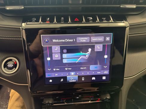 Used 2024 Jeep Grand Cherokee Laredo X w/ Luxury Tech Group I AWD/4WD image 16