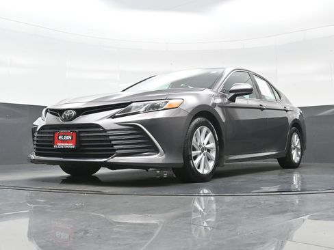 Used 2022 Toyota Camry LE FWD image 27