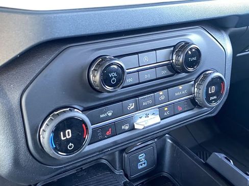 Certified 2025 Ford Bronco Heritage Edition AWD/4WD image 24