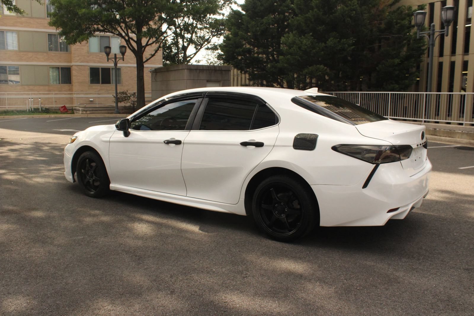 Used 2019 Toyota Camry SE FWD image 9