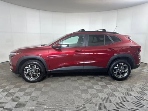 Used 2025 Chevrolet Trax LT w/ Driver Confidence Package image 6