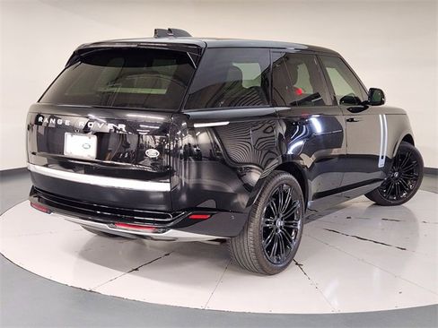 Used 2023 Land Rover Range Rover Autobiography image 2