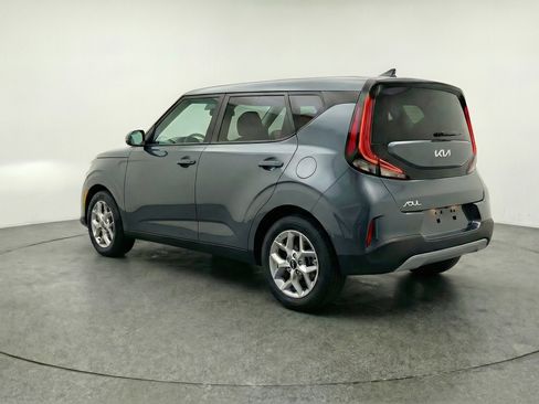 Used 2025 Kia Soul LX w/ LX Technology Package FWD image 6