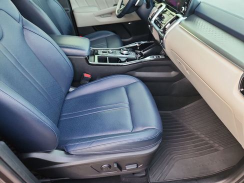 Used 2023 Kia Sorento SX Prestige image 13