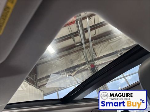 Used 2022 Toyota Camry XSE image 3