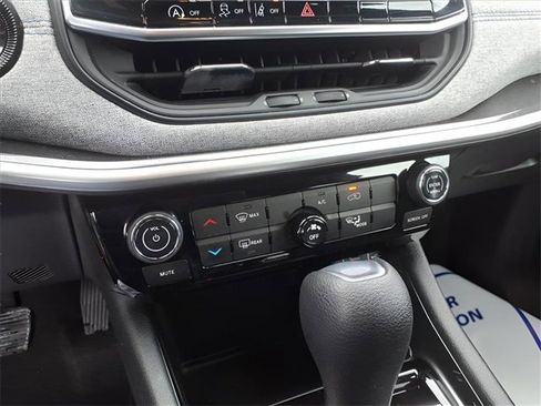 Used 2023 Jeep Compass Sport image 20