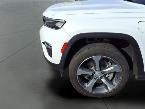 Used 2022 Jeep Grand Cherokee Limited 4xe image 16