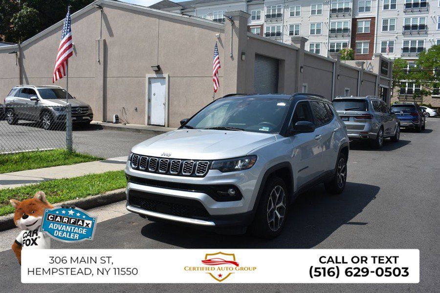 Used 2025 Jeep Compass Limited AWD/4WD image 2